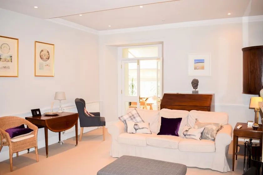 Spacious 2 Bedroom Inverleith Home With Garden - Image 1