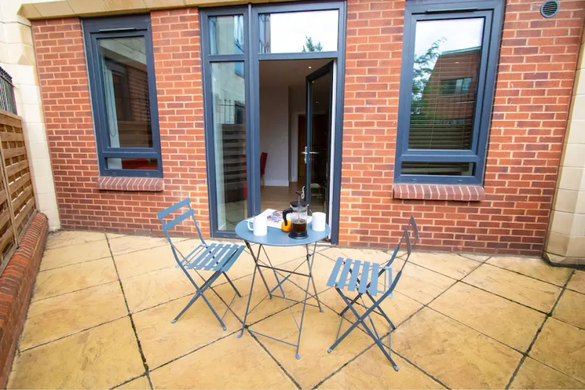Ringside Apartments - Image 1