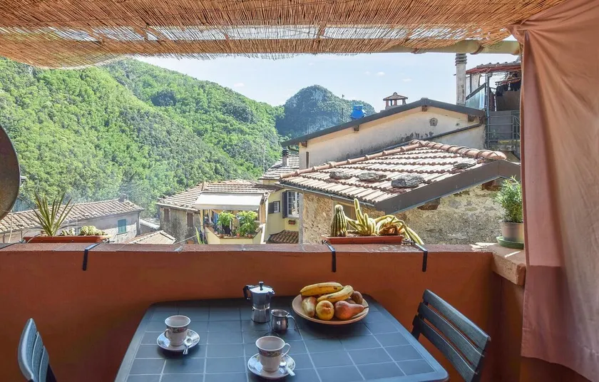 Stunning Home in Camaiore With 3 Bedrooms and Wifi - Image 1