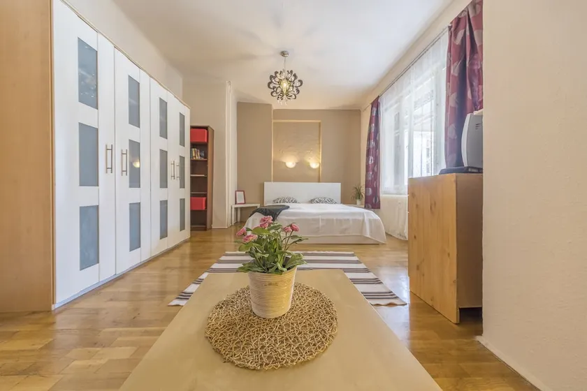 Zumin Apartment - Image 1