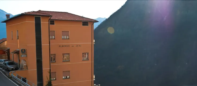 Albergo De Jean - Image 1