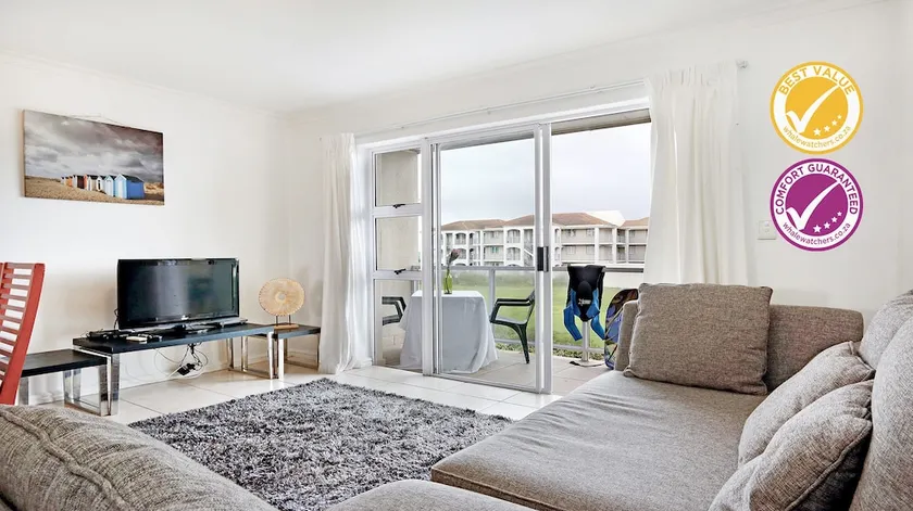 The Upper Deck Muizenberg Sunrise Beach - Image 1