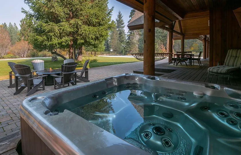 Serenity Pines Lodge - Image 1
