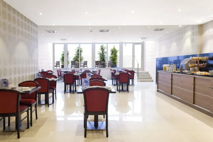 Hotel Lugano Barcelona - Image 1