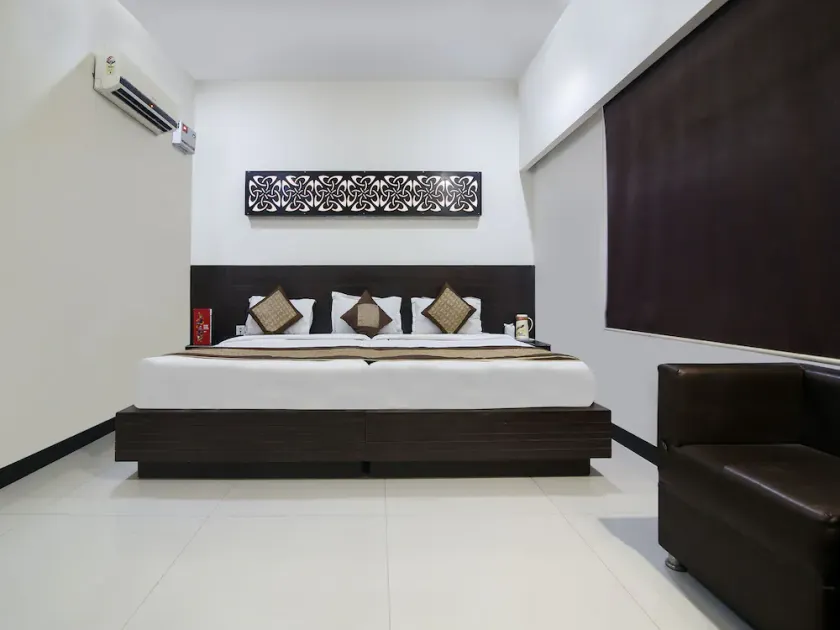 Capital O 9367 Hotel Agra Cantt - Image 1