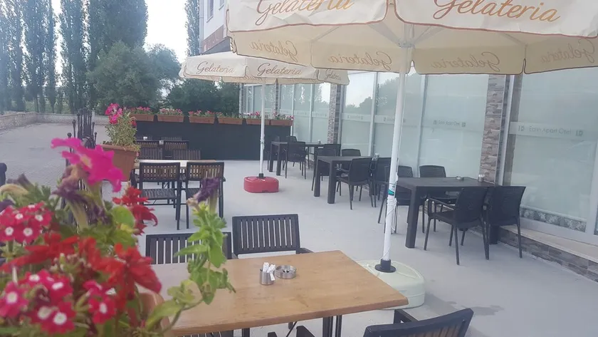 Ecrin Hotel - Image 1