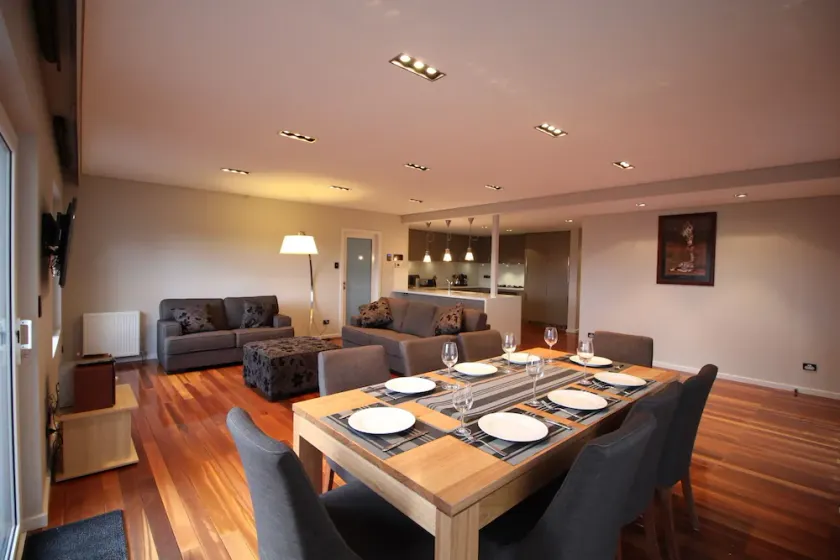 Sunny 3 Bedroom Apartment in Sandy Bay - Image 1
