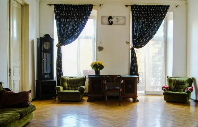 Opera Rooms&Hostel Tbilisi - Image 1
