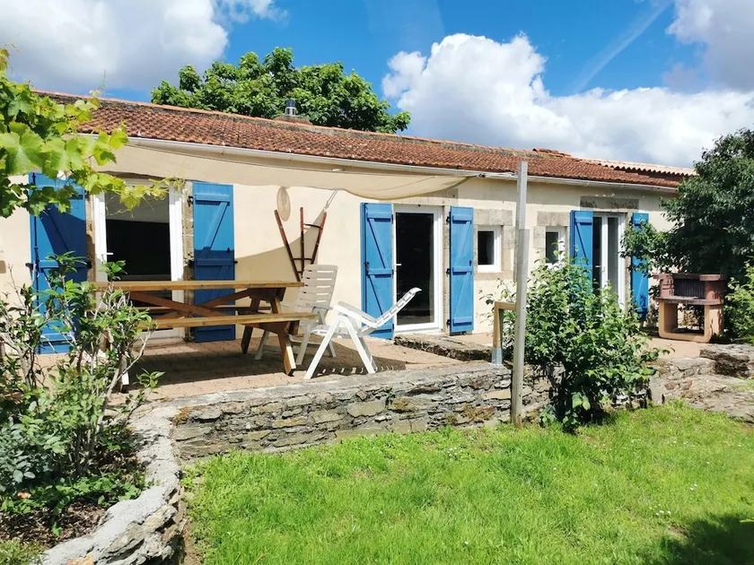 House With 2 Bedrooms in Froidfond, With Shared Pool and Furnished Garden - 32 km From the Beach - Image 1