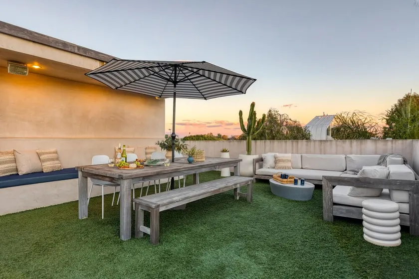 Breakwater by Avantstay Venice Bungalow w/ Rooftop Patio Close to Beach! - Image 1