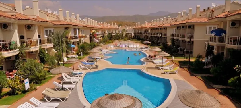 Aqua Apartments - Image 1