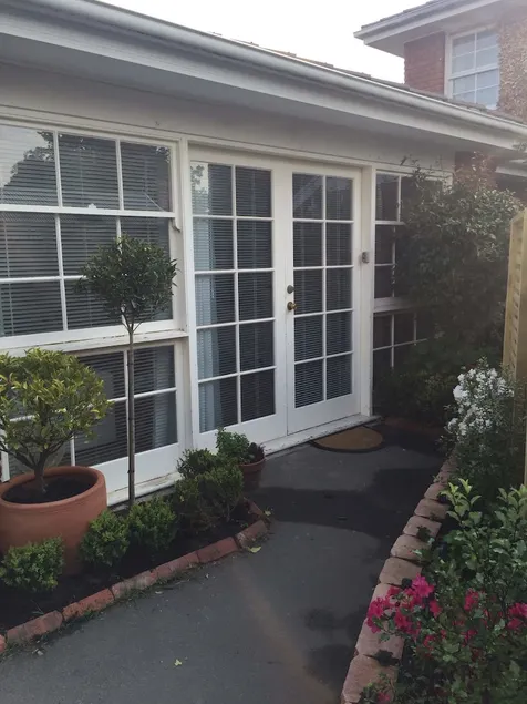 Nutgrove Beach Studio Apartment - Image 1