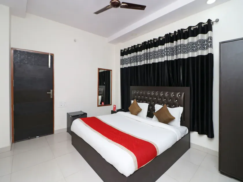 Gold Star Suits By OYO Rooms - Image 1