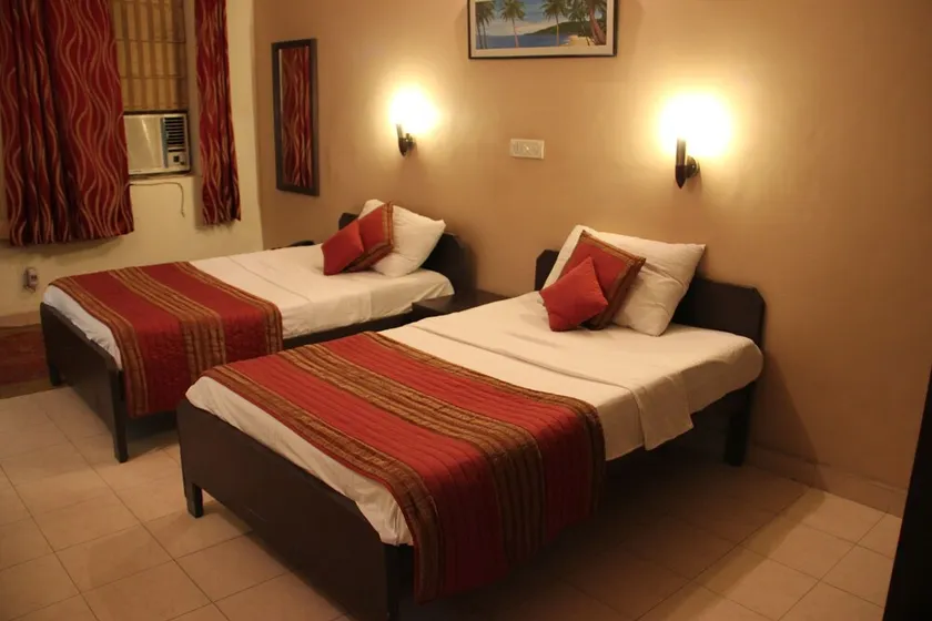 Hotel Dove's Inn - Image 1