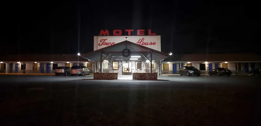 Town House Motel East windsor Highstown - Image 1