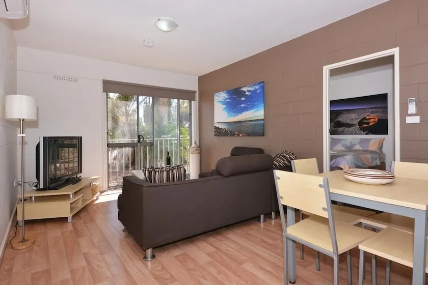 The Palm Apartments - Image 1
