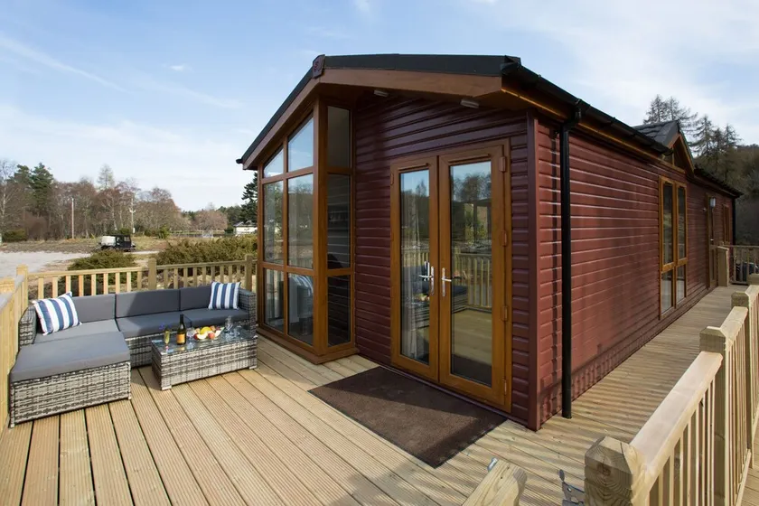 Beautiful 2 Bed Chalet Hot Tub near Strathpeffer - Image 1