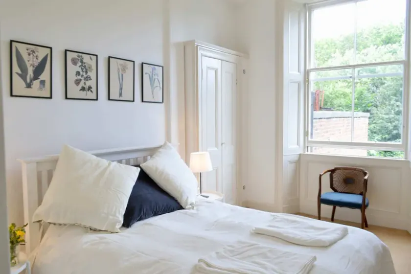 Bright 2 Bedroom Apartment - Image 1