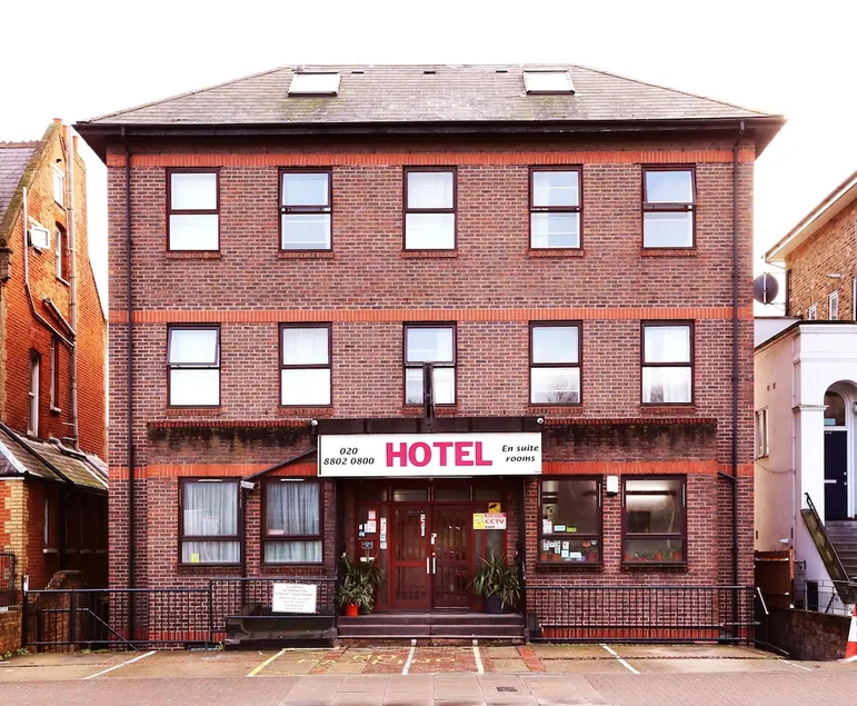 Kent Hall Hotel - Image 1