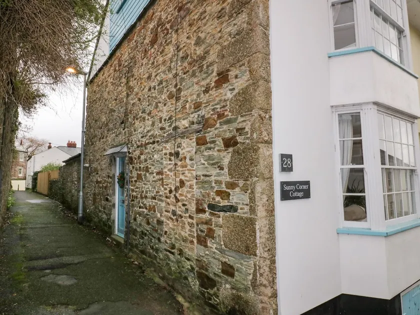 Sunny Corner Cottage - Image 1