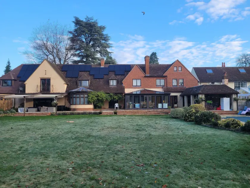 Remarkable 8 Bed Family House Sleeping 16 w/ Pool - Image 1