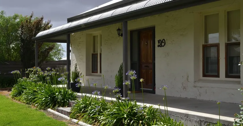 20 Hill Avenue Bed & Breakfast - Image 1