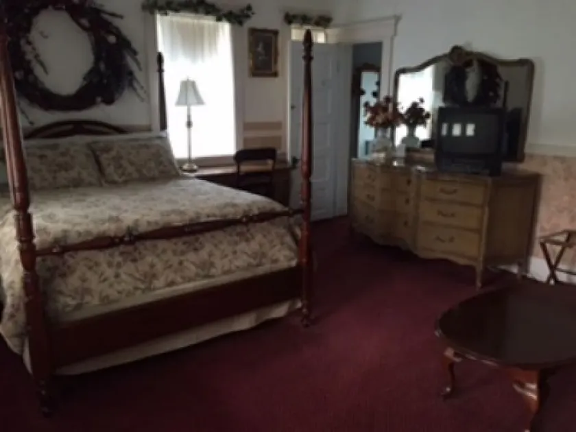 Francies Inn - Image 1