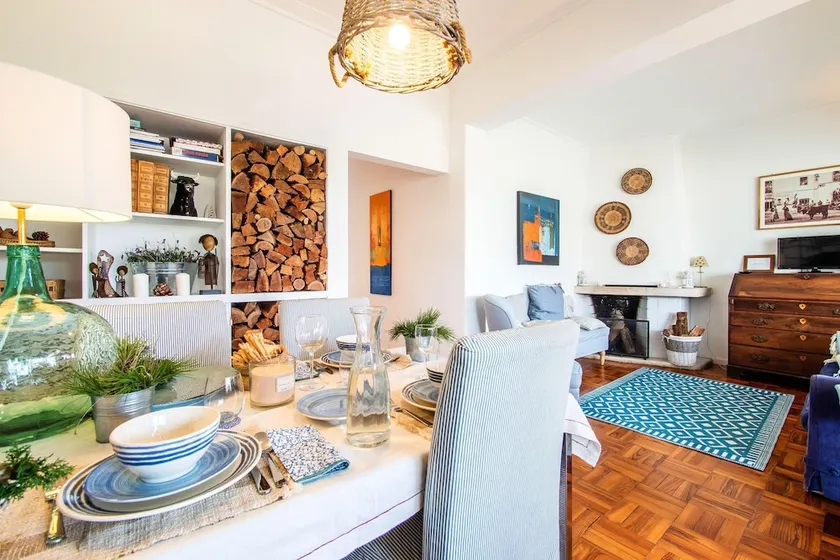 Elegant Apartment in Cascais with Fireplace - 80 m² - Image 1