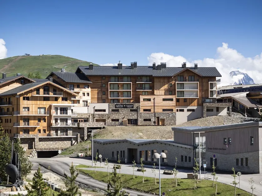 Stylish Apartment Near the Ski-slopes of L'alpe Dhuez - Image 1