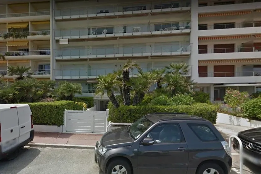 Sea View Flat, beach access by GuestReady - Image 1