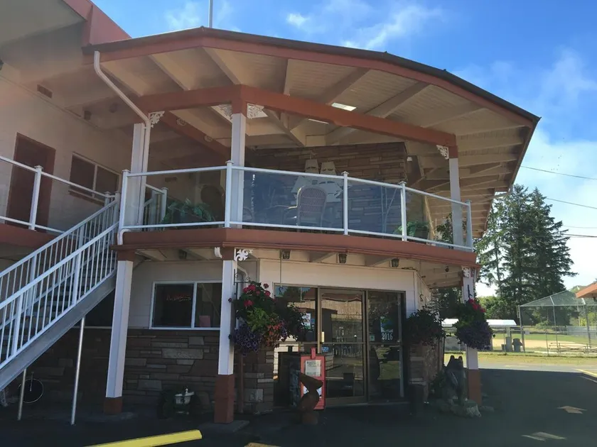 Breakers Boutique Inn - Image 1