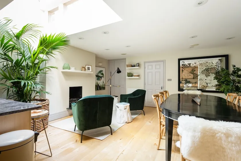 The Luxe Chelsea Townhouse - Image 1
