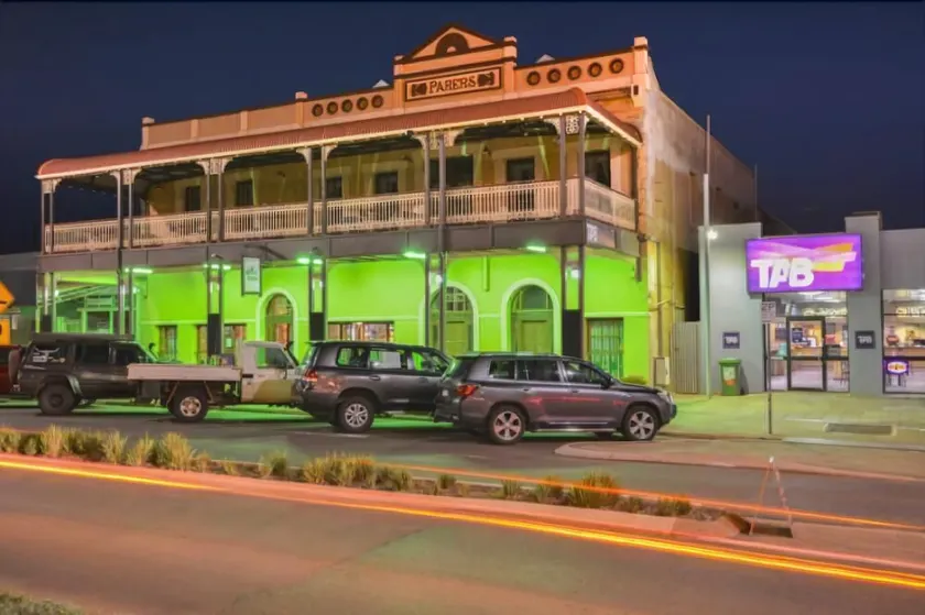 Albion Hotel - Image 1