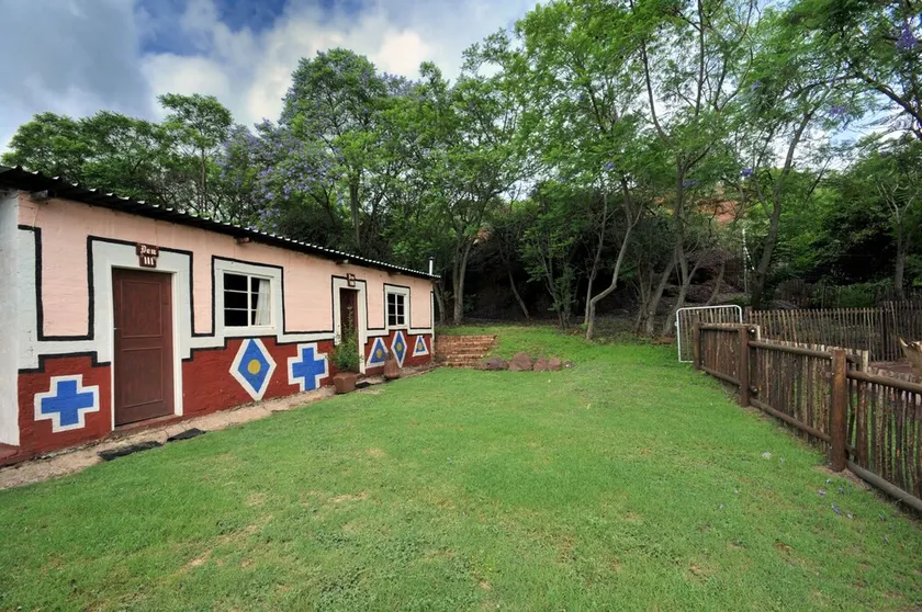 Lion's Den Backpackers - Image 1