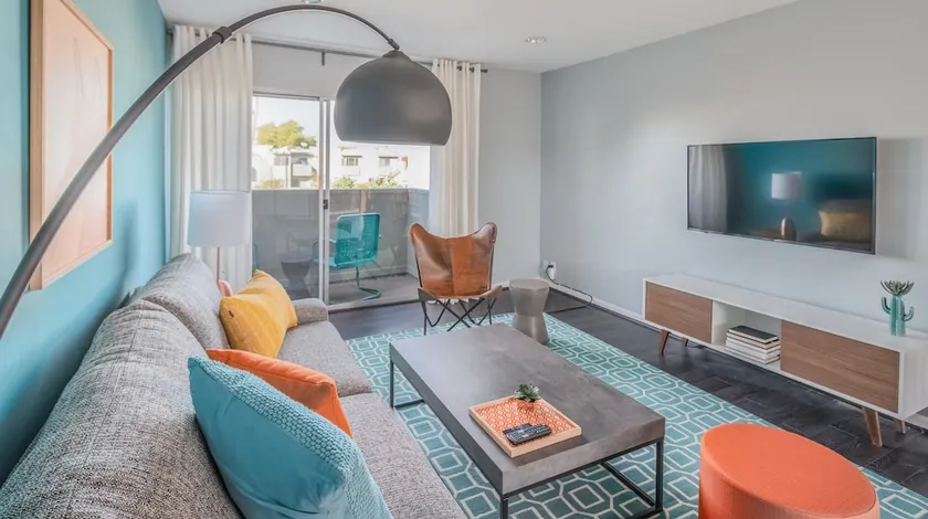 1BR near Fashion Square by WanderJaunt - Image 1