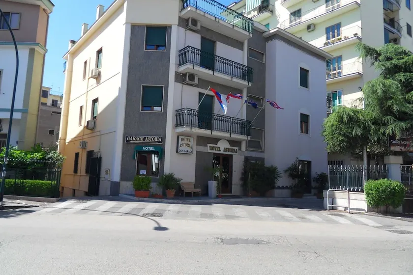 Hotel Astoria - Image 1