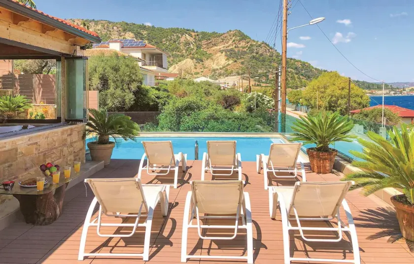 Nice Home in Petalou, Korinthias With Wifi and 4 Bedrooms - Image 1