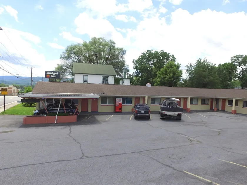 Budget Inn - Image 1