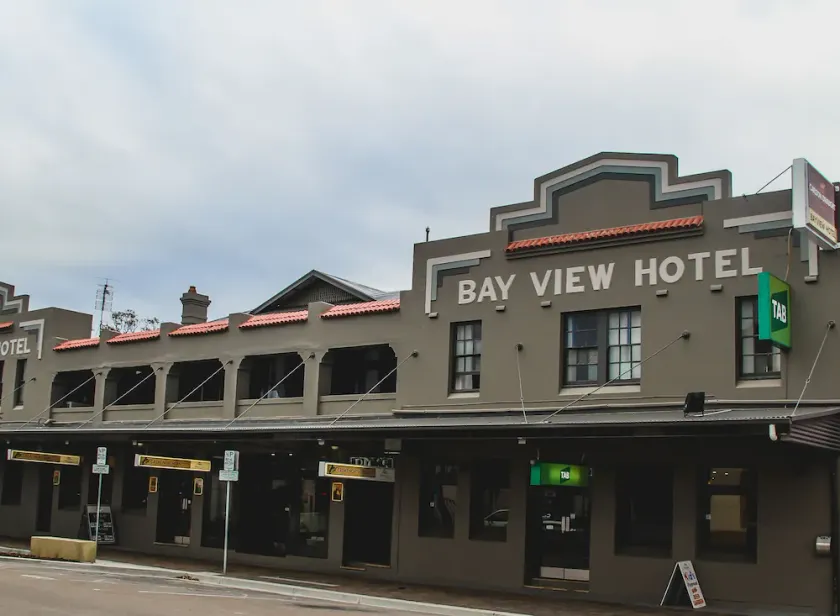 Bayview Hotel Batemans Bay - Image 1