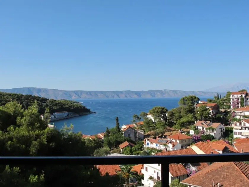 Guest House Jelsa - Image 1