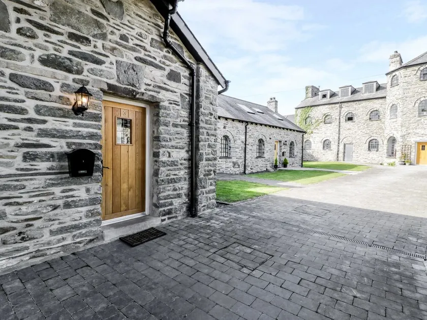 3 Bythynnod yr Aran - Image 1