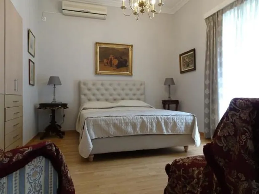 Marion Athenian Style Apartment - Image 1