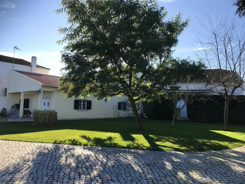 One bedroom house with shared pool enclosed garden and wifi at Alcanhoes - Image 1