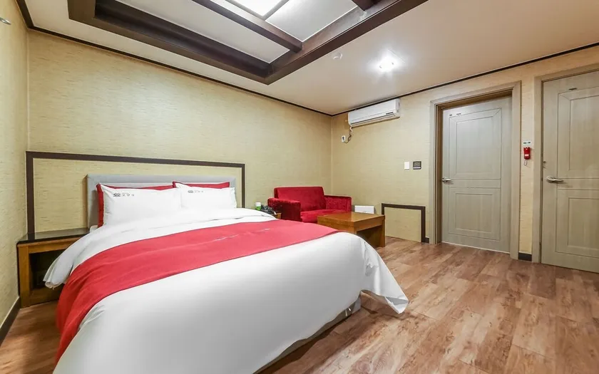 Gochang Hotel Moyangseong - Image 1