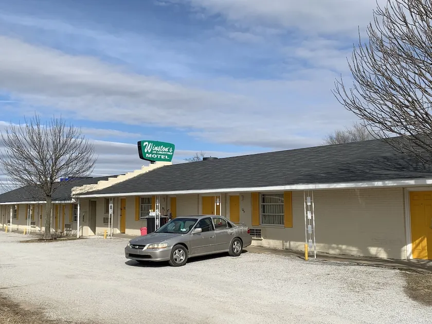 Winstons Air Conditioned Motel - Image 1