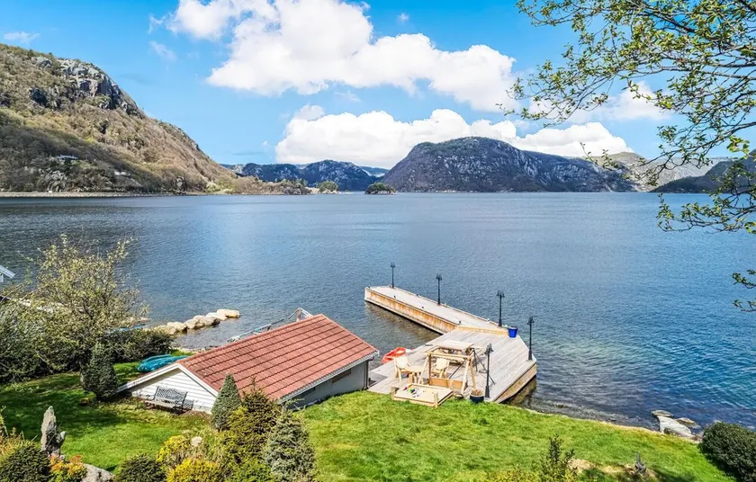 Beautiful Home in Farsund With Wifi and 6 Bedrooms - Image 1