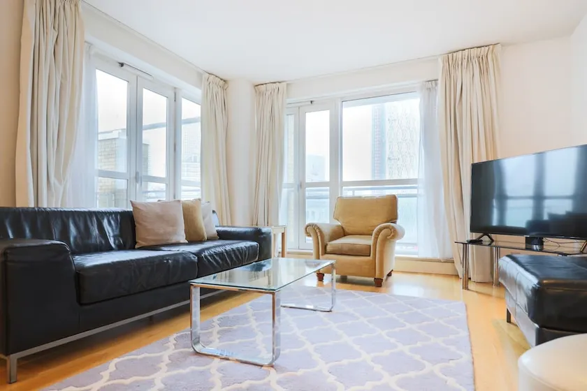 2 Bedroom Apartment With Stunning Views of Canary Wharf - Image 1