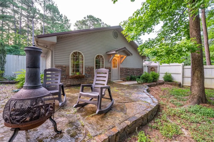 Rose Lane Cottage Studio With Game Room and Private Hot Tub by Redawning - Image 1