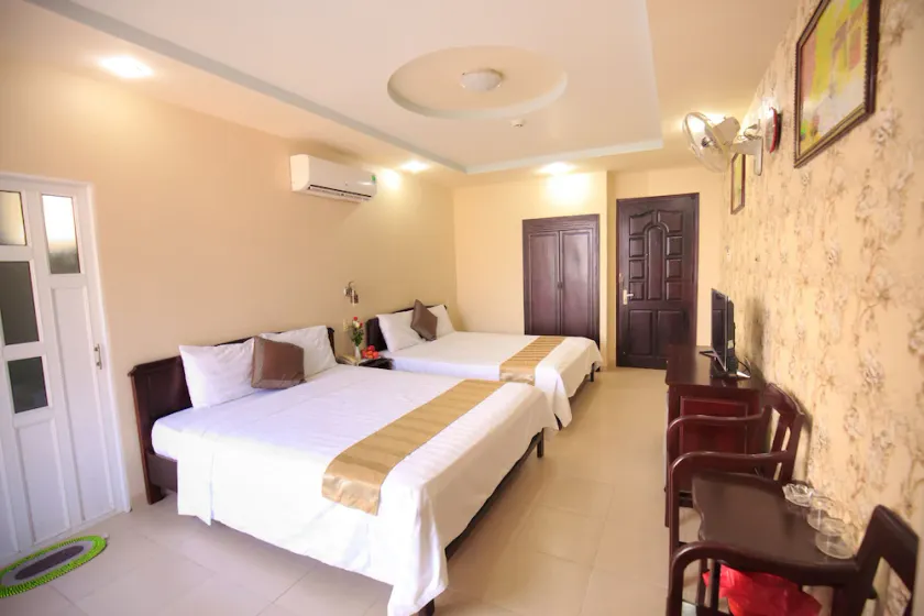 Remi Hotel - Image 1