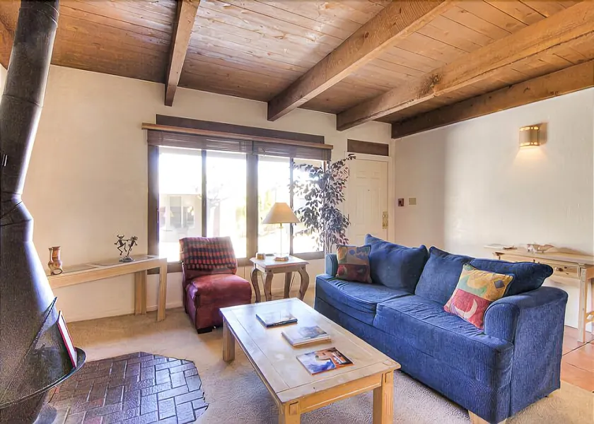 Artist Road #18, 2 Bedrooms, Flat Screen TV, Pool Access, Wifi, Sleeps 4 - Image 1